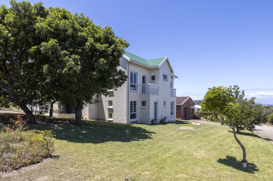 5 Bedroom Property for Sale in Kleinemonde Eastern Cape